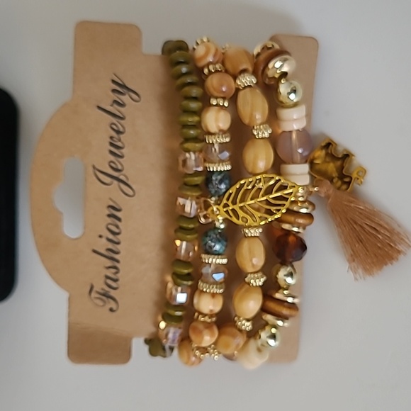 Fashion jewelry Set of 4 bracelets - Picture 3 of 3